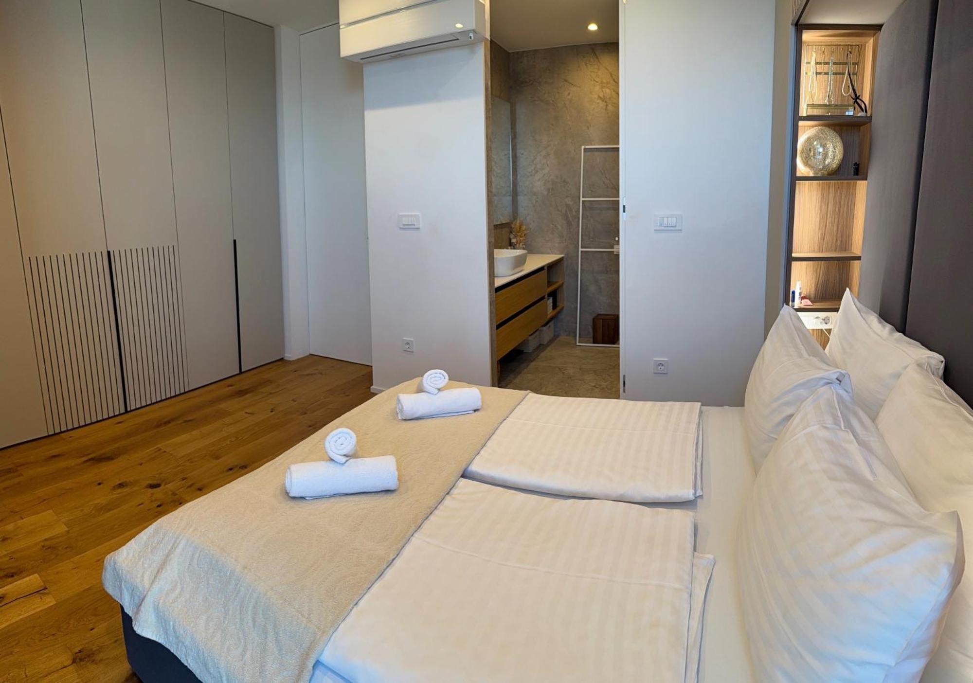 Garden Apartment *